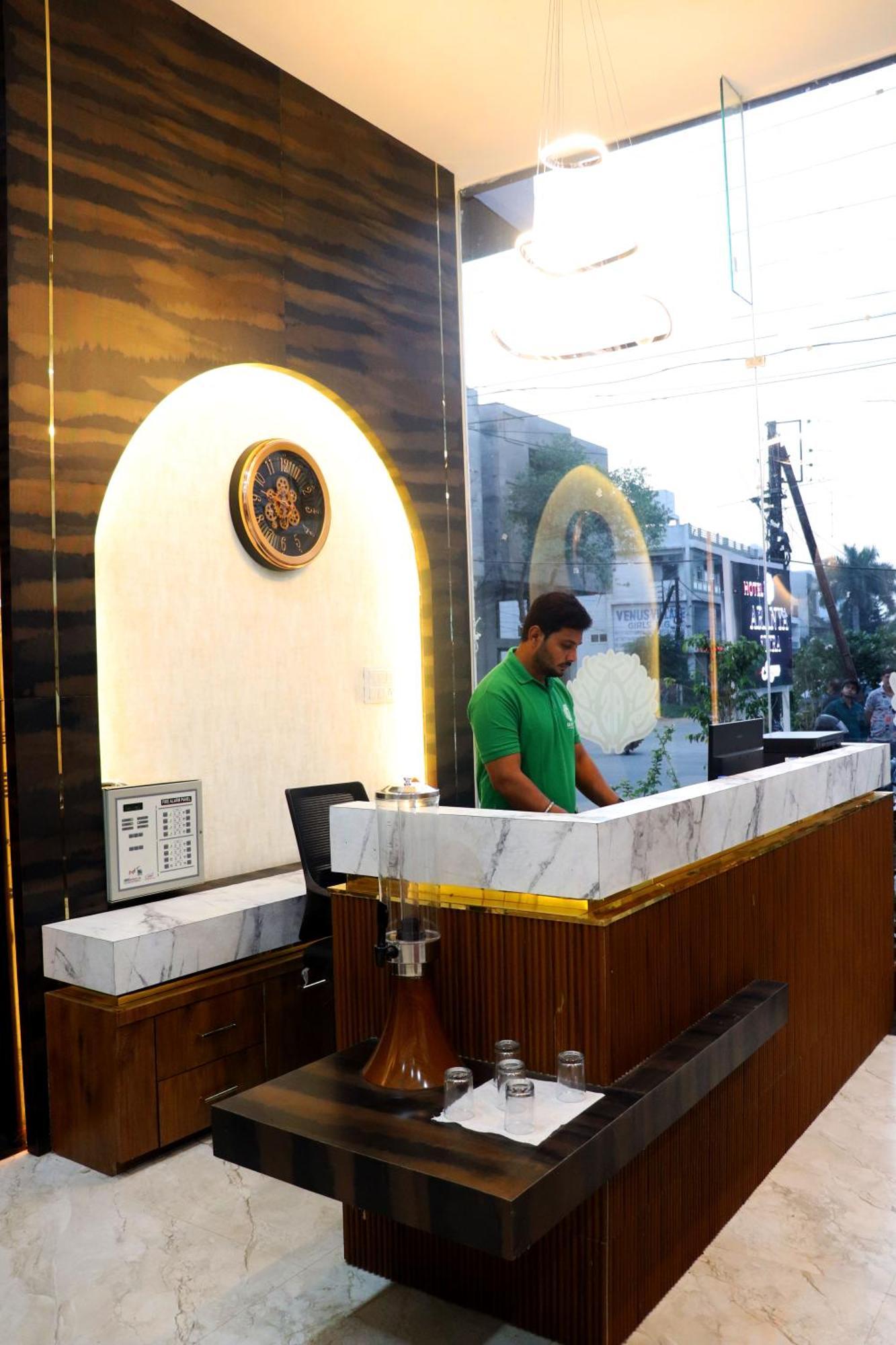 Hotel Aranyasutra Inaya, Indore Exteriör bild