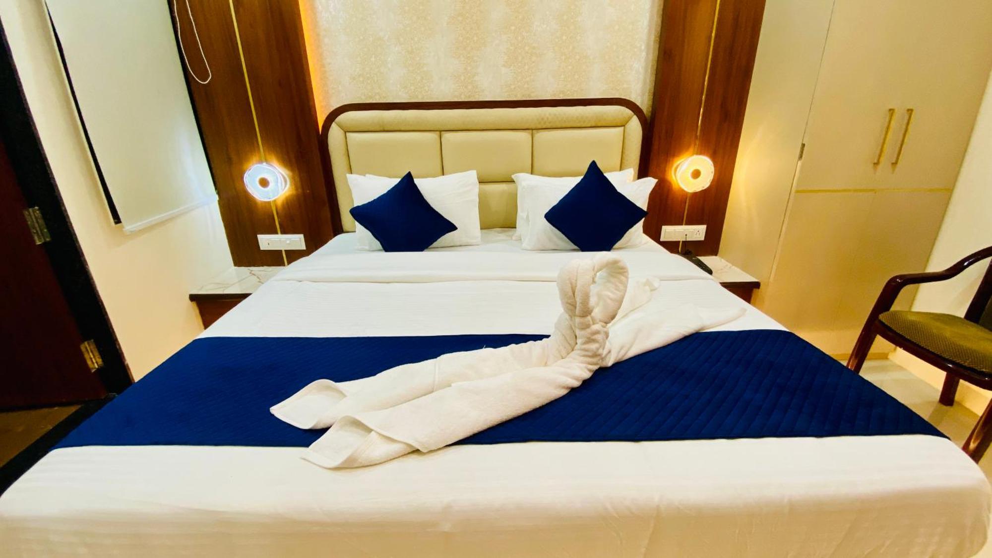 Hotel Aranyasutra Inaya, Indore Exteriör bild