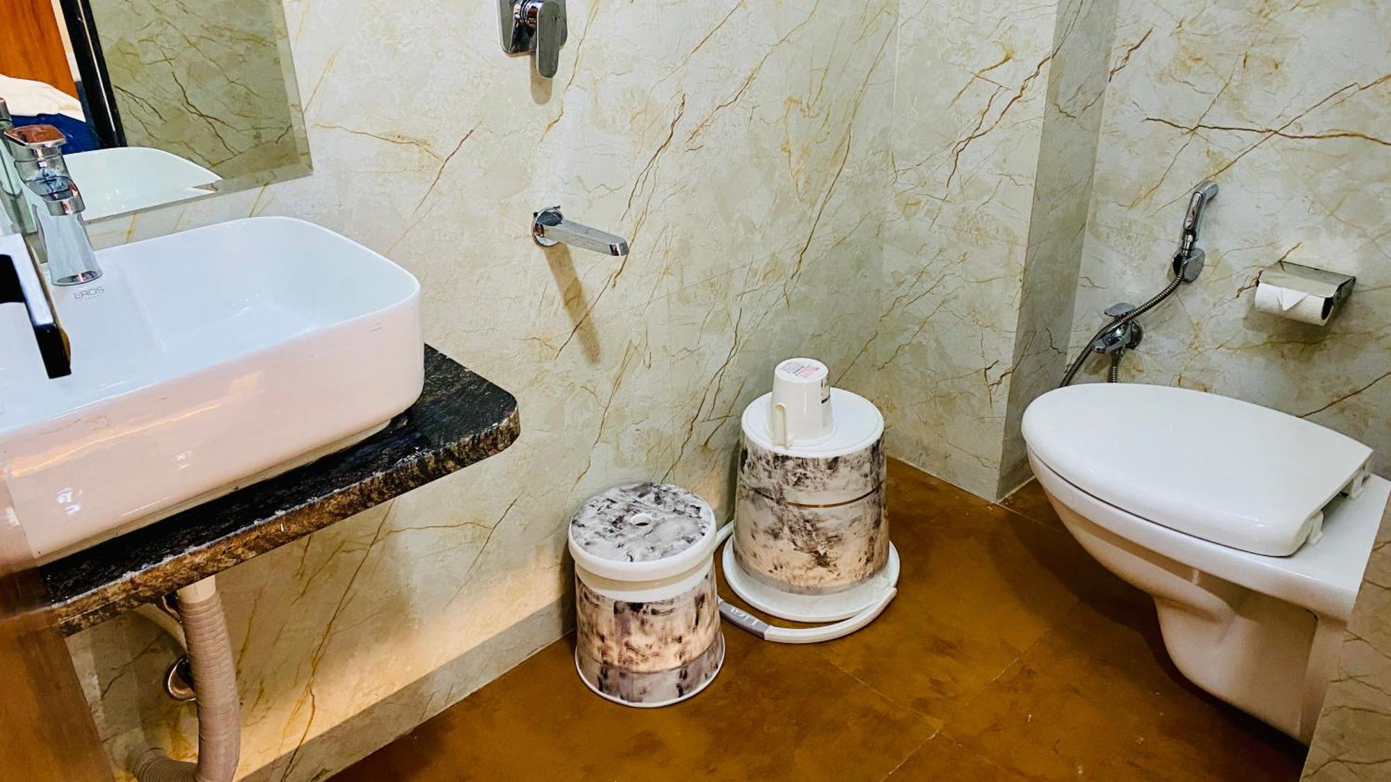 Hotel Aranyasutra Inaya, Indore Exteriör bild