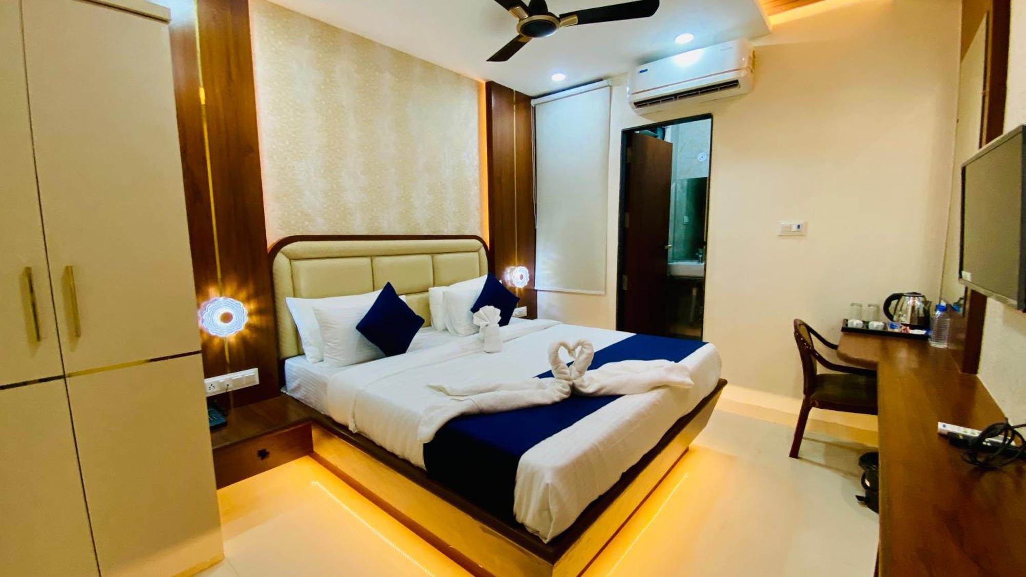 Hotel Aranyasutra Inaya, Indore Exteriör bild