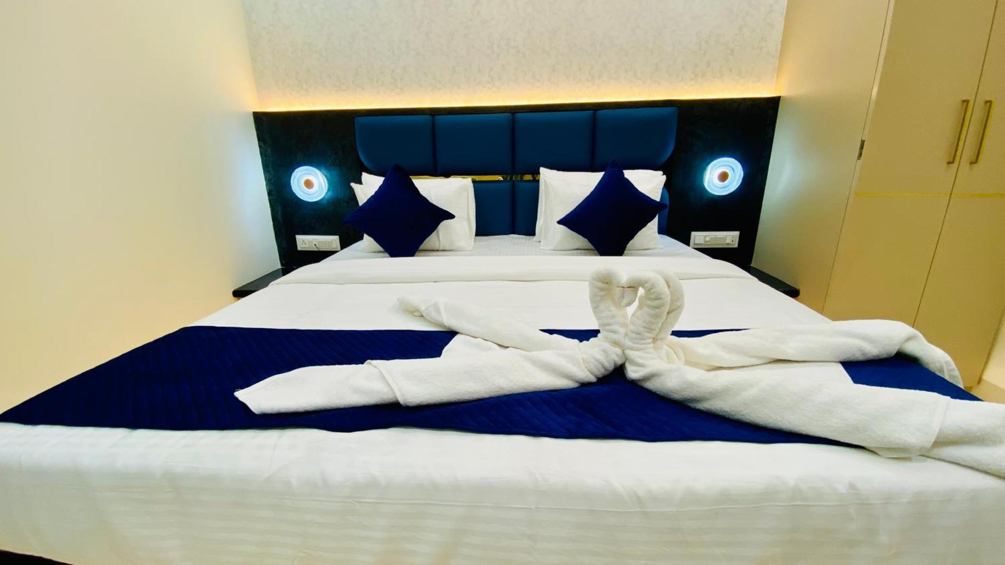 Hotel Aranyasutra Inaya, Indore Exteriör bild