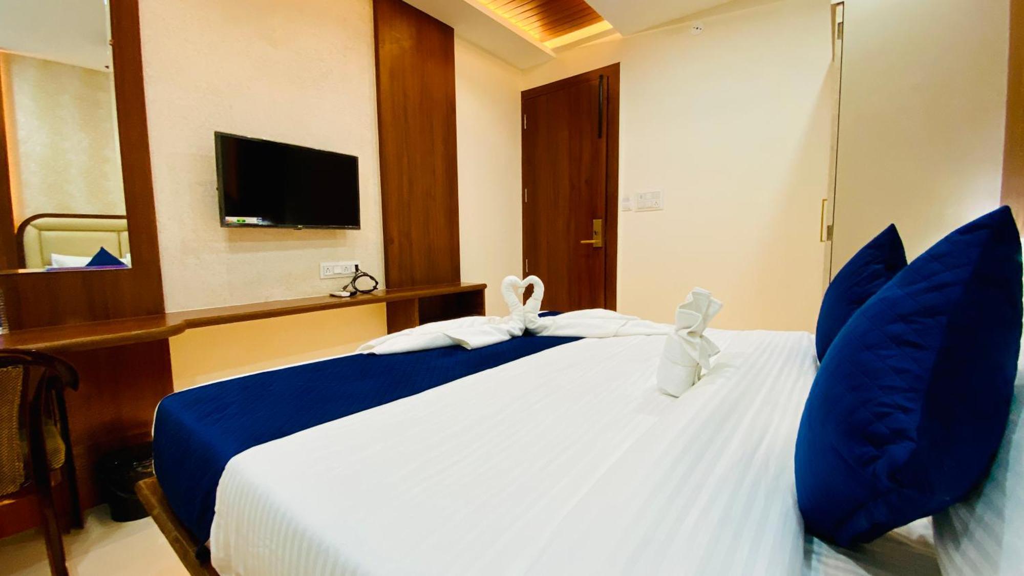 Hotel Aranyasutra Inaya, Indore Exteriör bild