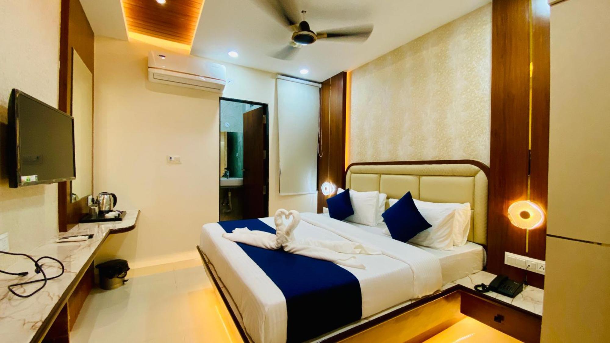 Hotel Aranyasutra Inaya, Indore Exteriör bild