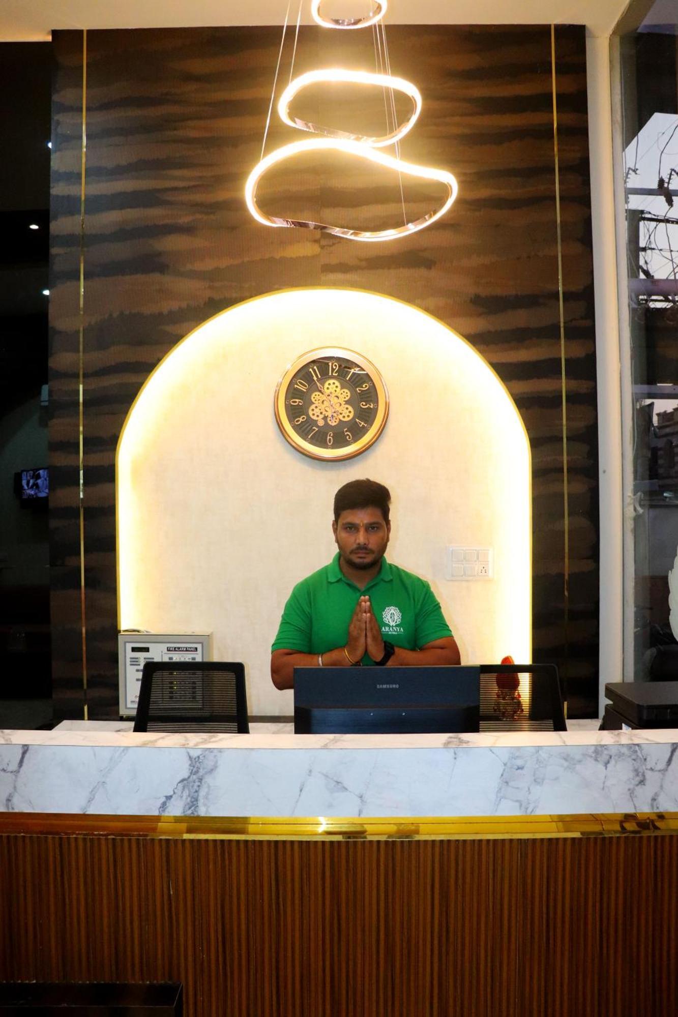 Hotel Aranyasutra Inaya, Indore Exteriör bild