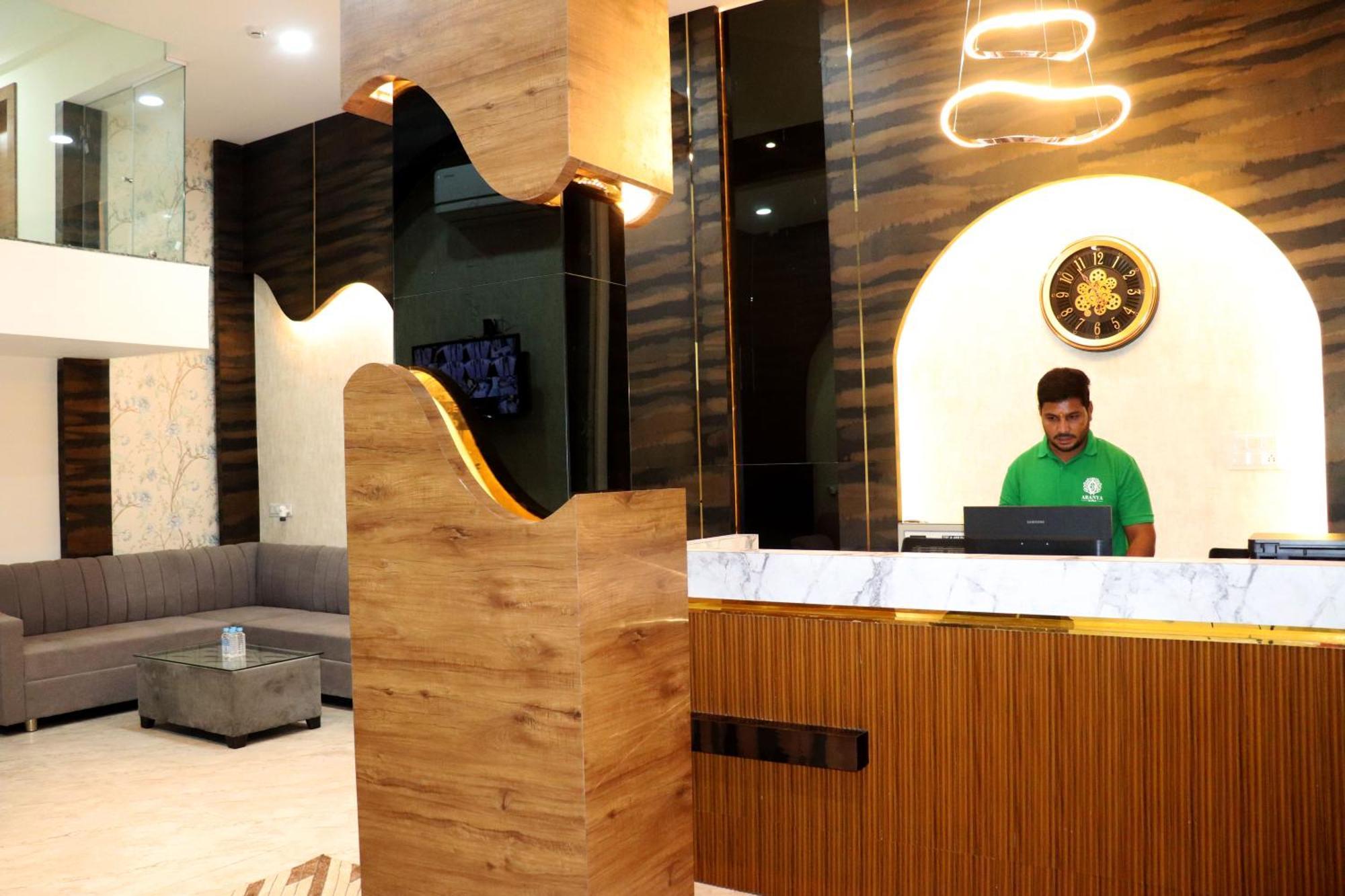 Hotel Aranyasutra Inaya, Indore Exteriör bild